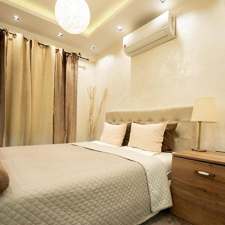 Central Business Apartments Jacuzzi Beograd Eksteriør billede