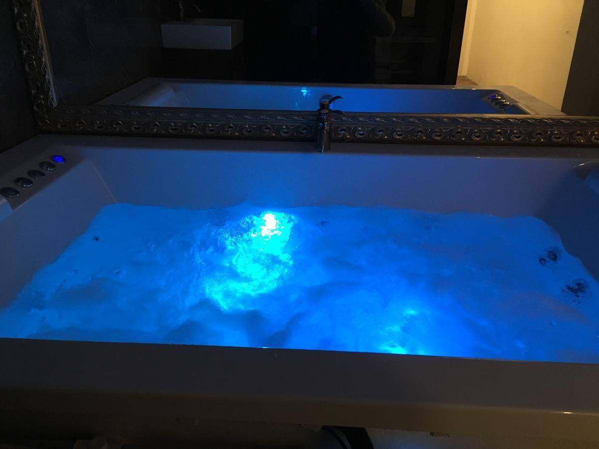 Central Business Apartments Jacuzzi Beograd Eksteriør billede